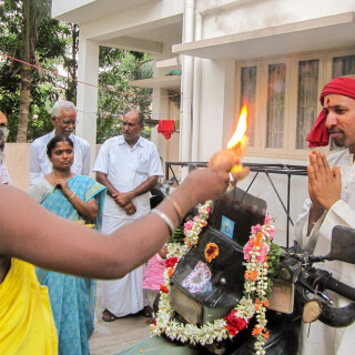 India-1-puja